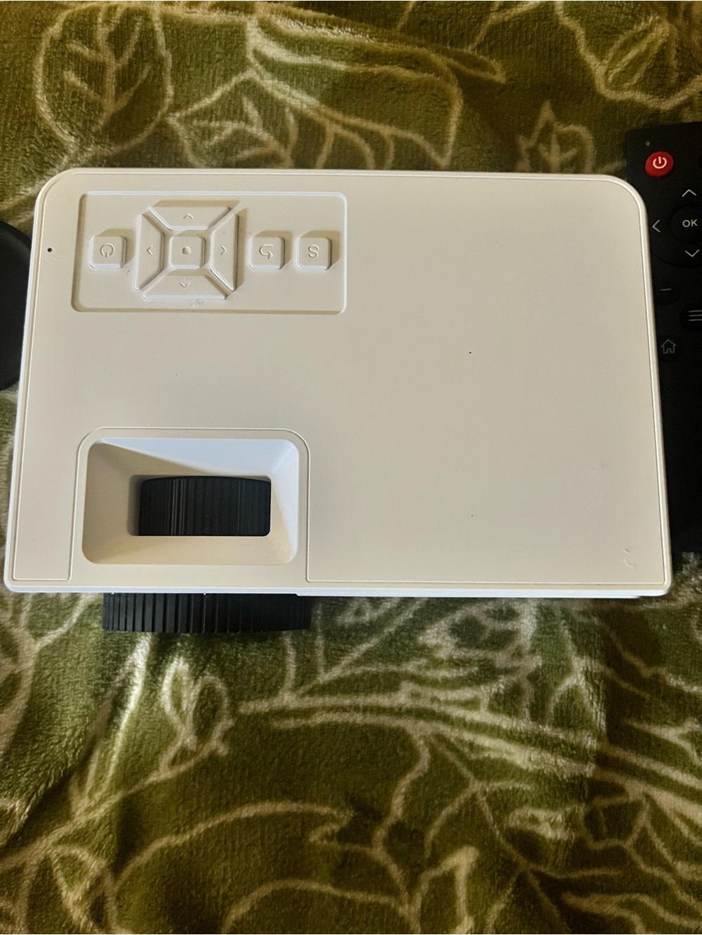 White Amazon Mini Portable Projector - Picture 5 of 8